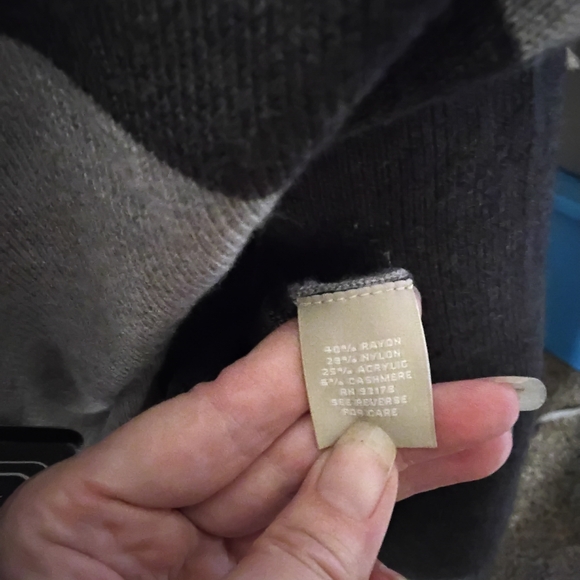 Joan Vass Women's Size Large Gray Soft Cashmere Blend Relaxed Fit Sweater - Picture 5 of 5